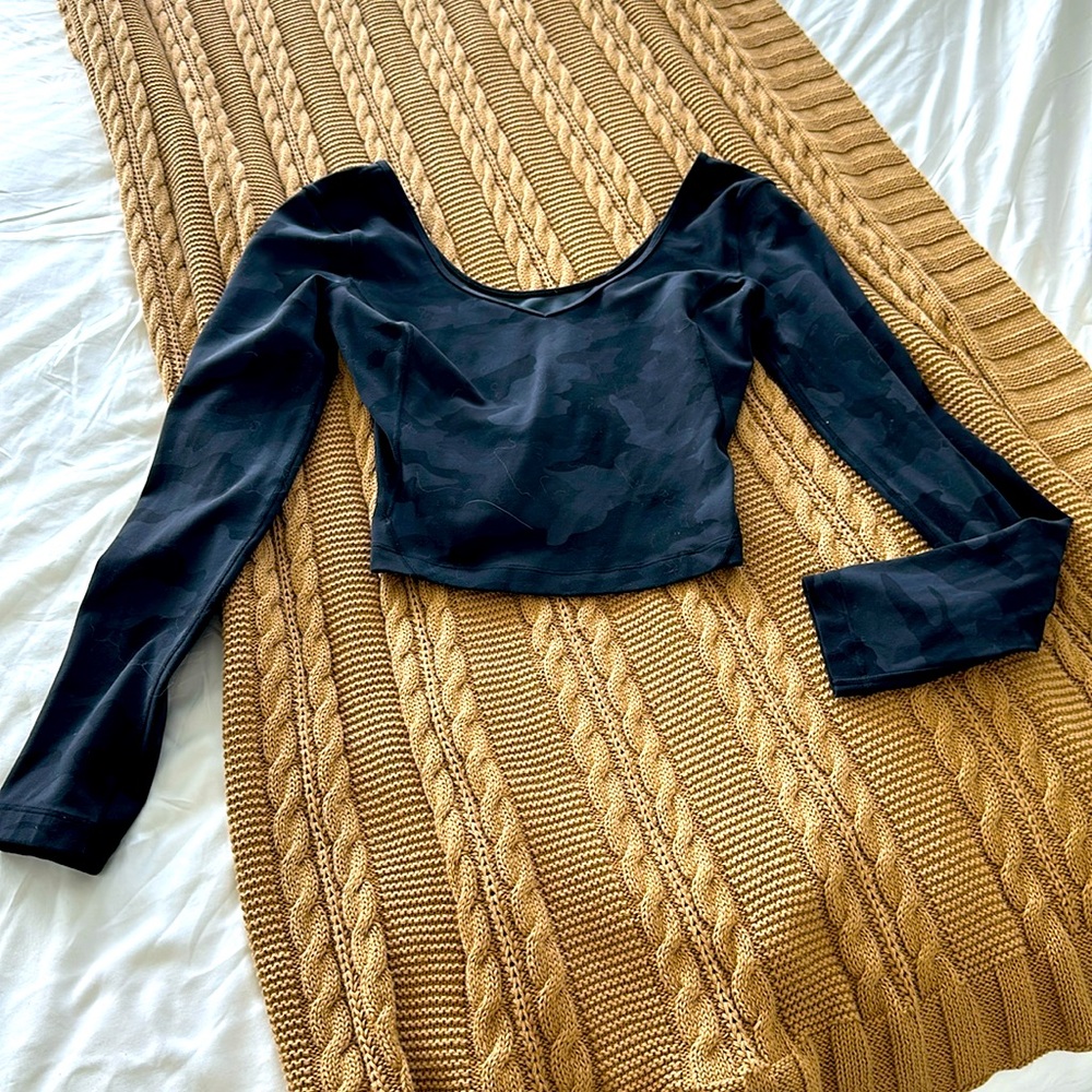 Lululemon Long sleeve Camo cropped top sz 2